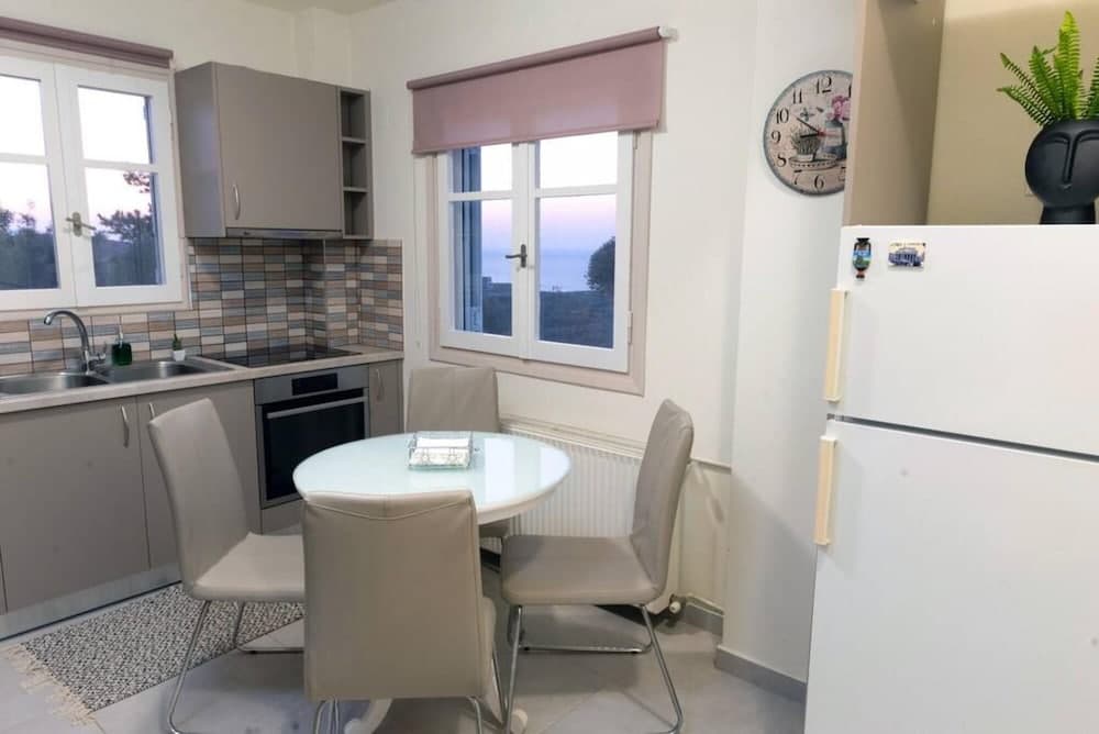 Sunset Bliss Villa in Karteros