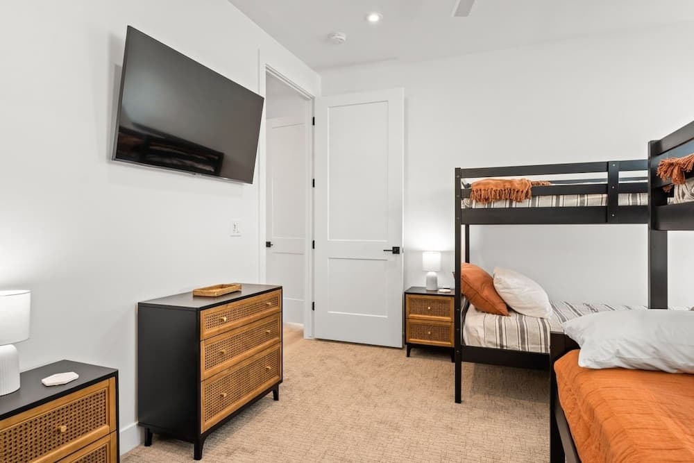 Oasis At Desert Color 5 Bedroom Home