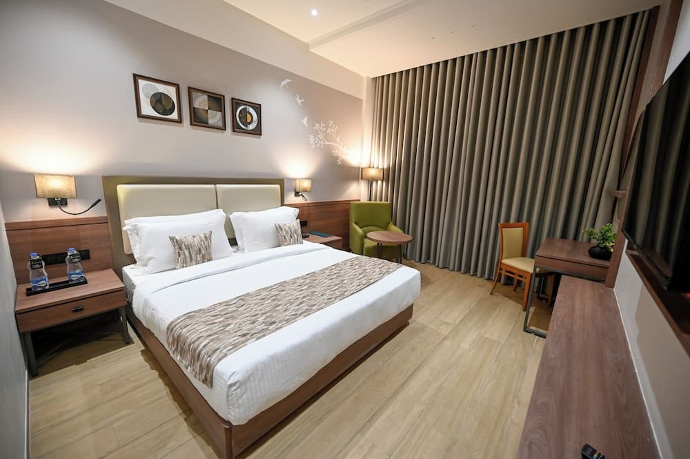 Kings Kraft The Park Executive Hotel