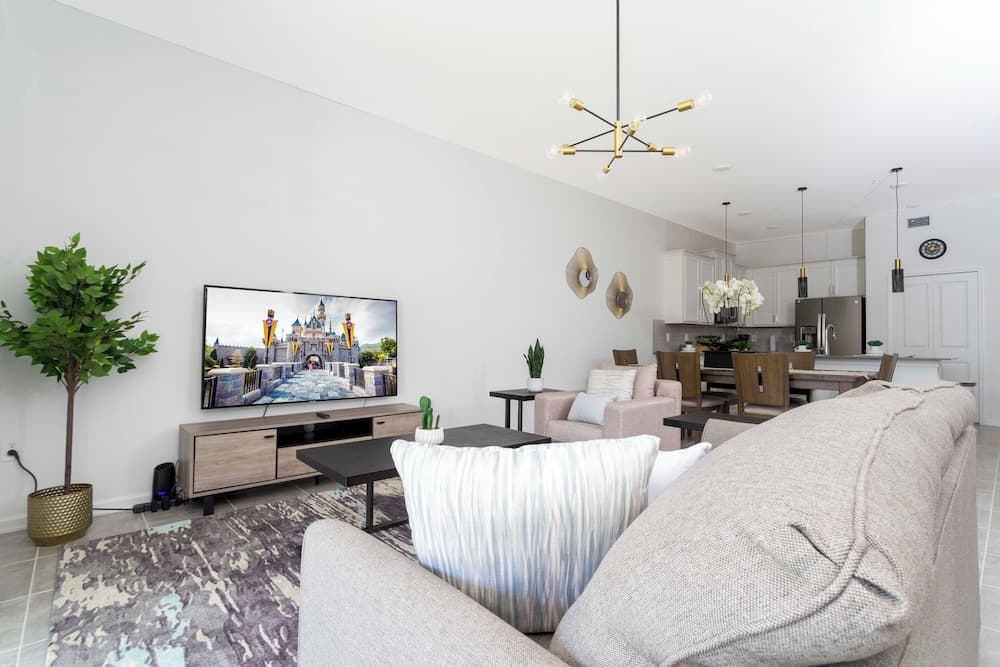 Family Friendly 2 Bd Close to Disney Champions Gate 8899