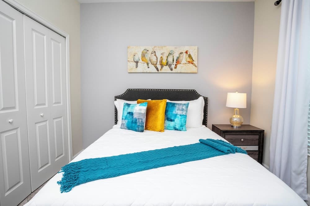 Stunning 5 Bd w Pool Close to Disney Champions Gate 1012