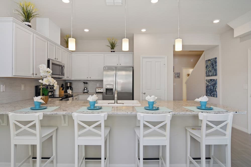 Four Bedroom Sleeps 10 w Gameroom 5152a