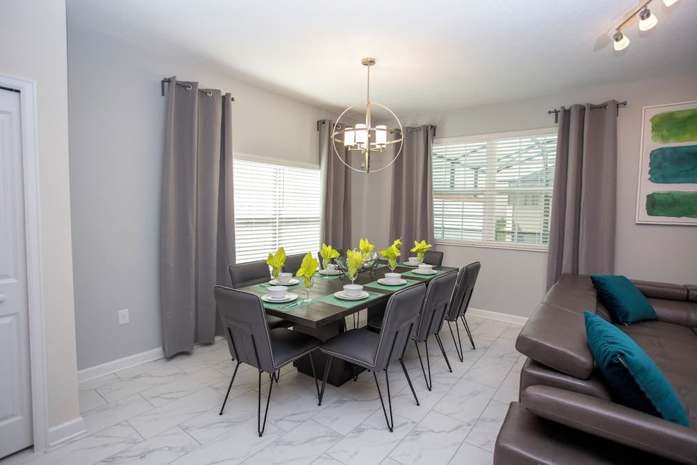 Marvelous 5 Bedroom w Pool Close to Disney 4811