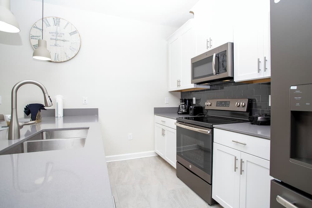 Stunning 5 Bd w Pool Close to Disney 8955