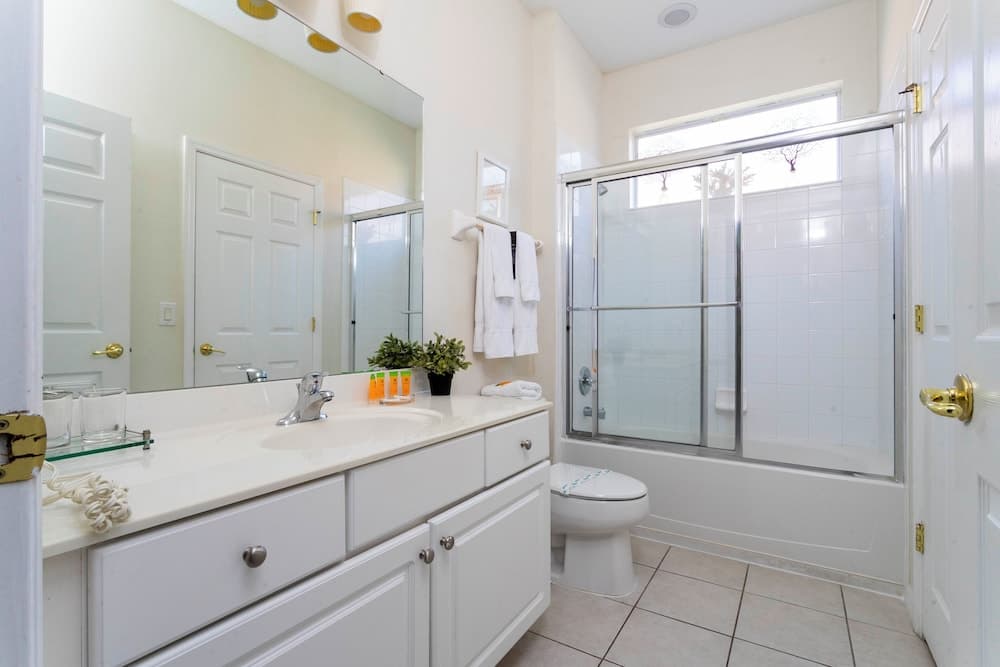 Gorgeous 4 Bedroom w Pool Close to Disney 920