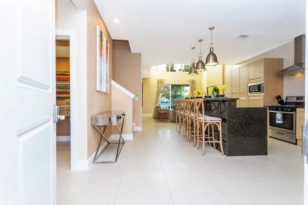 Stunning 4Bd Close to Disney Magic Village 7614