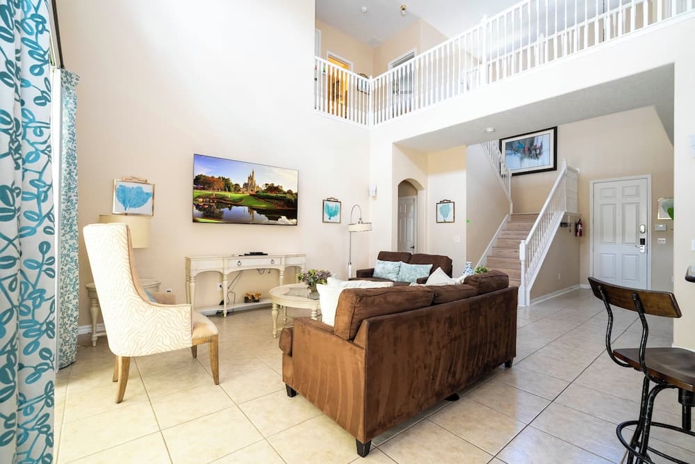 Stunning 5 Bd Home w Pool Close to Disney 7420