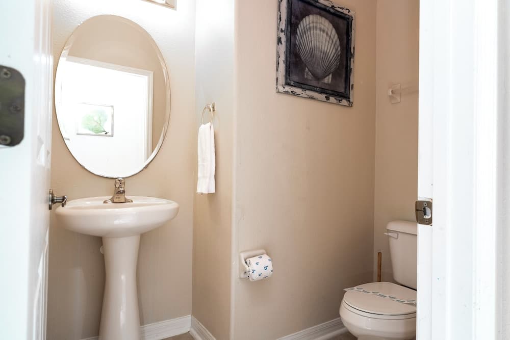 Stunning 5 Bd Home w Pool Close to Disney 7420