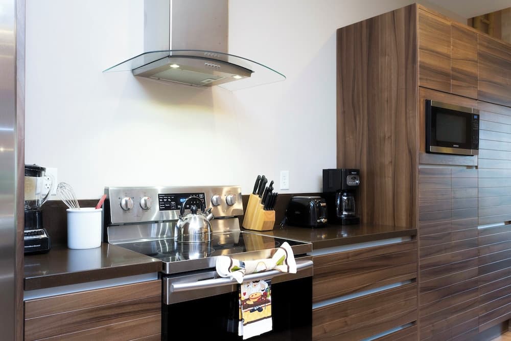 Stunning 4 Bd Close to Disney Magic Village Resort 7537