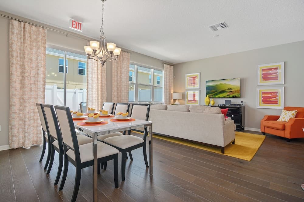 Stunning 4Bd Sleeps9 w Jacuzzi Close to Disney Compass Bay 5113