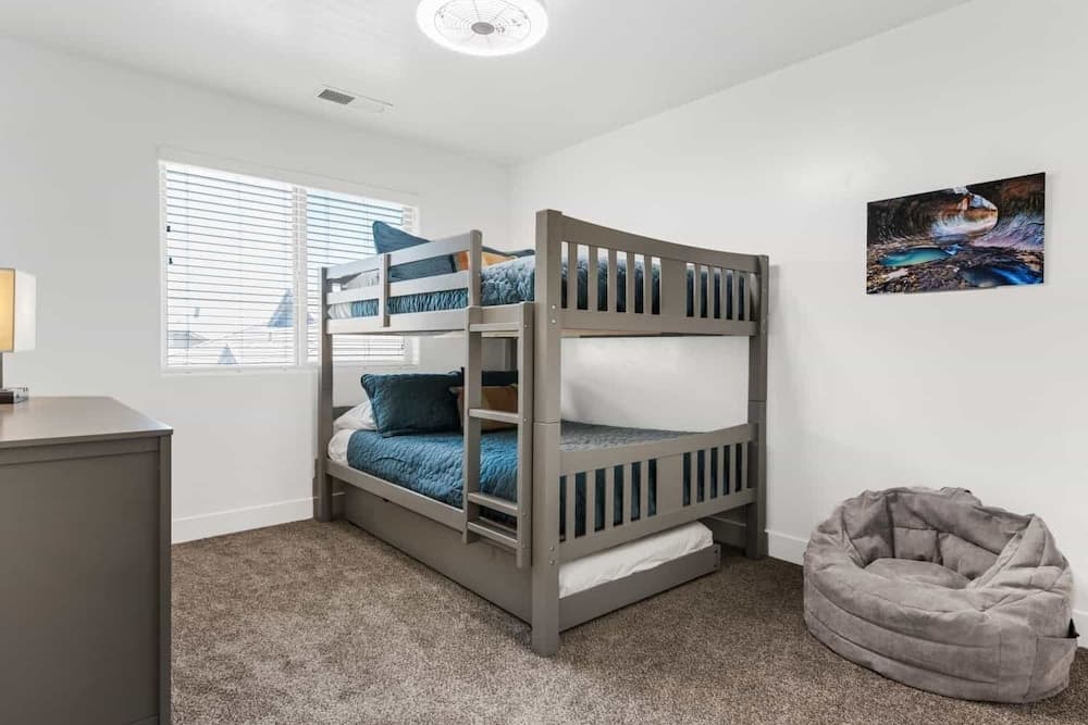 Narrow's Gateway 4 Bedroom Townhouse