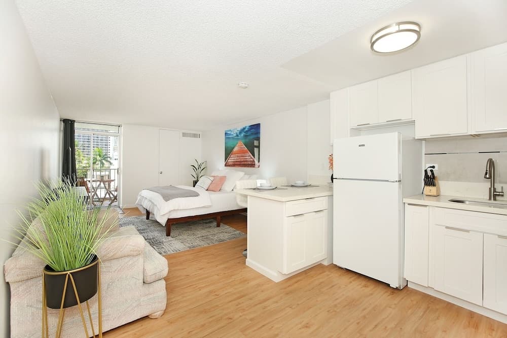 Oahu Tradewinds Plaza 601 Condo