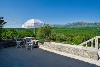 Nature View House w Terrace Near Beach in Budva