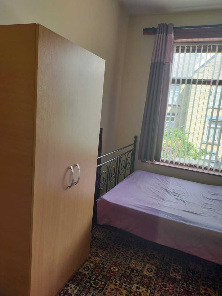 Paradise Apartment- Female Only