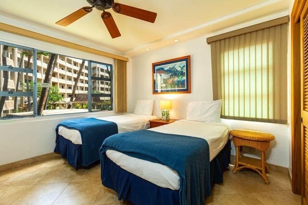 Royal Mauian #219 2 Bedroom Condo by RedAwning