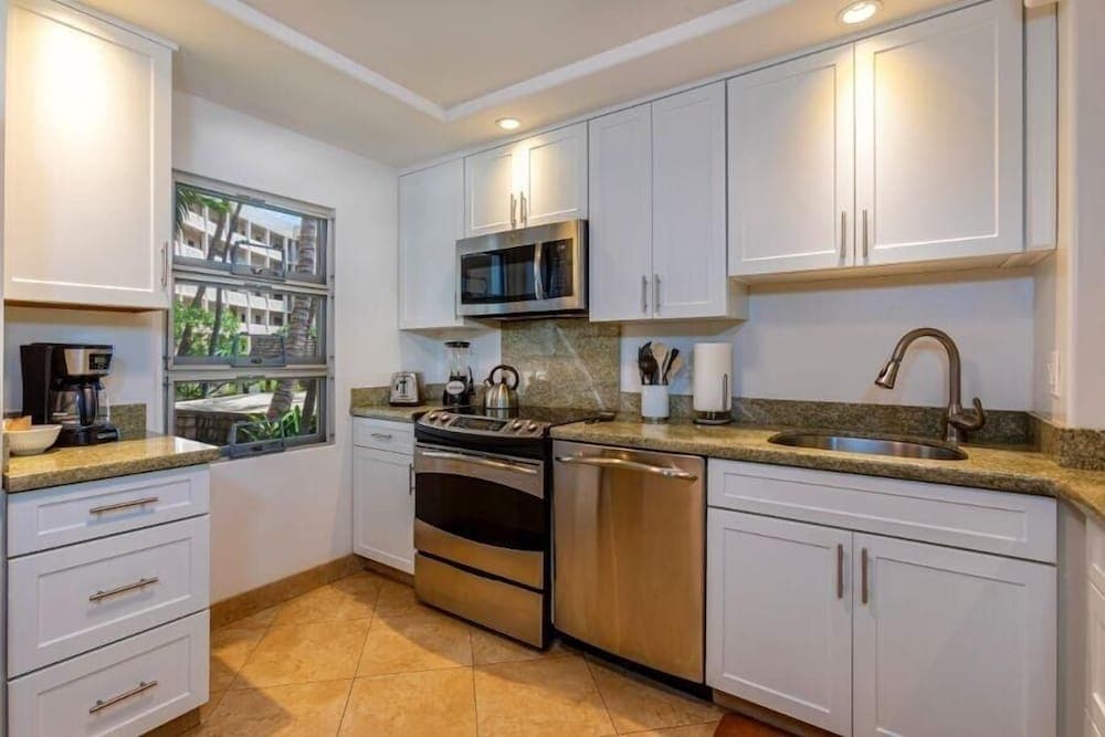 Royal Mauian #219 2 Bedroom Condo by RedAwning