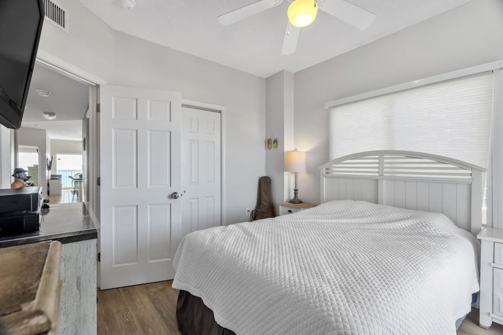 Stunning Oceanfront Condo With Resort Amenities 3 Bedroom Condo by RedAwning