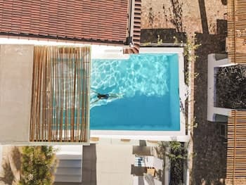 The Green House by Santiago de Alfama