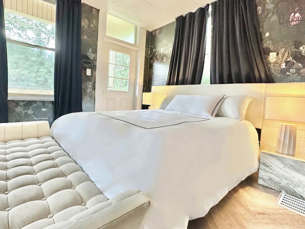 The Elliott Hotel at Highland Park