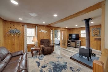 Inviting Missouri River Vacation Rental: 2 Mi Away