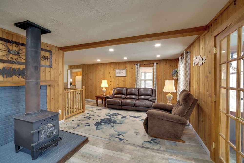 Inviting Missouri River Vacation Rental: 2 Mi Away