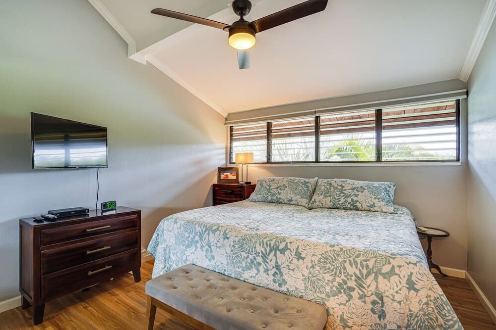 Kaunakakai Vacation Rental w/ Pool Access & A/c!