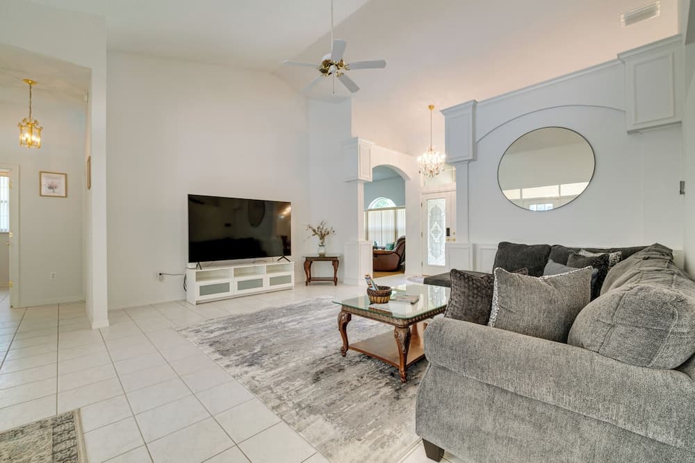 4 Mi to Rainbow Springs: Dunnellon Villa w/ Pool!