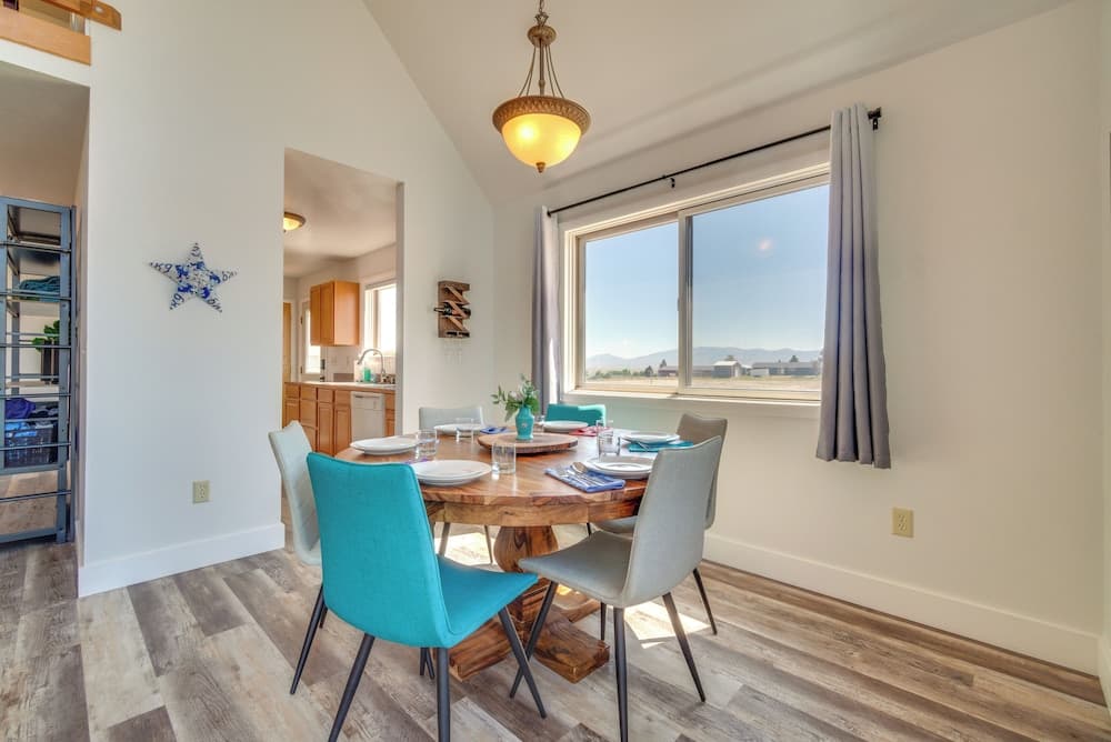 Bright Wyoming Retreat w/ Deck & Mountain Views!