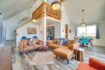 Bright Wyoming Retreat w/ Deck & Mountain Views!