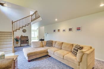 Charming Elko Home w/ Pool Table!