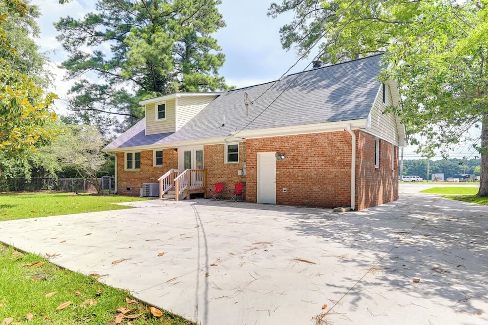 Cozy North Carolina Retreat Near Beaches & Golfing