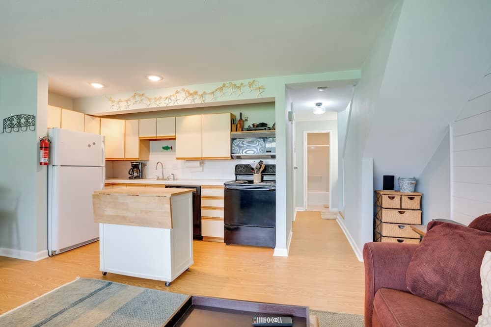 Lovely Crescent Bar Condo w/ Community Amenities!