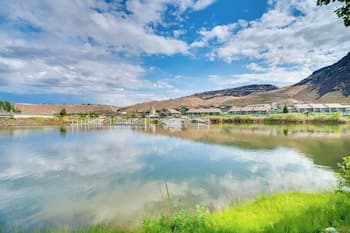 Lovely Crescent Bar Condo w/ Community Amenities!