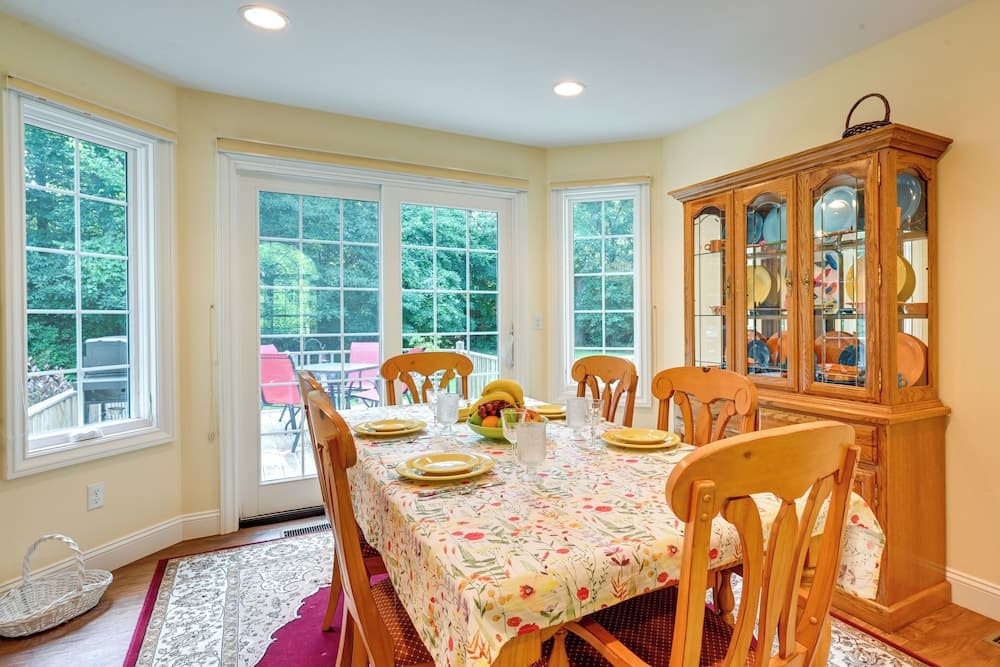 Charming Flushing Cottage w/ Deck + Spacious Yard!