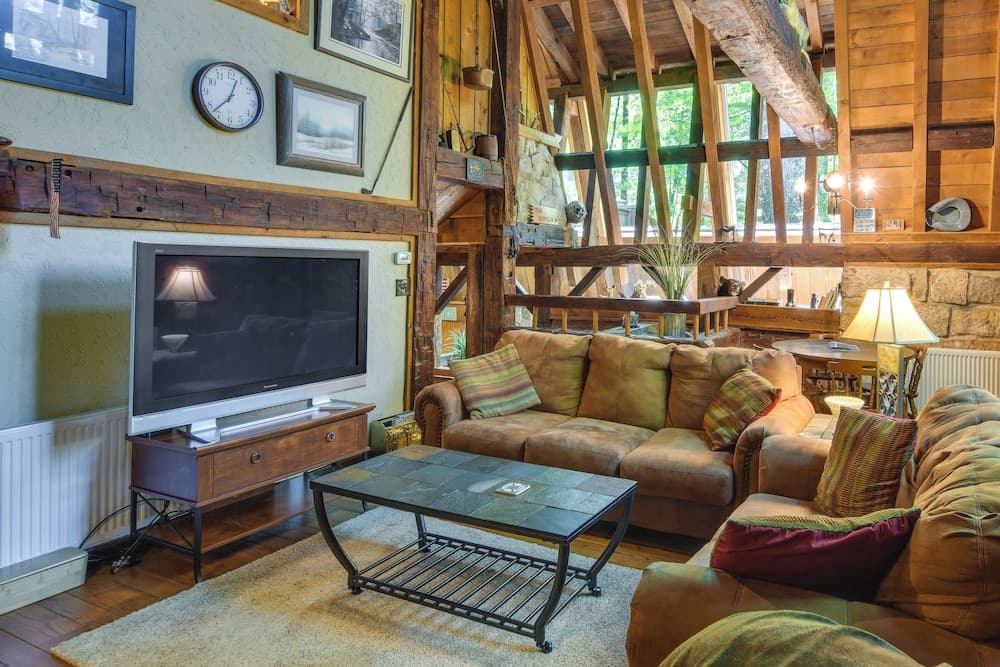 Resort Amenities: Family-friendly Dubois Cabin