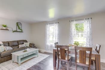 Cozy Greenwich Vacation Rental w/ Fire Pit