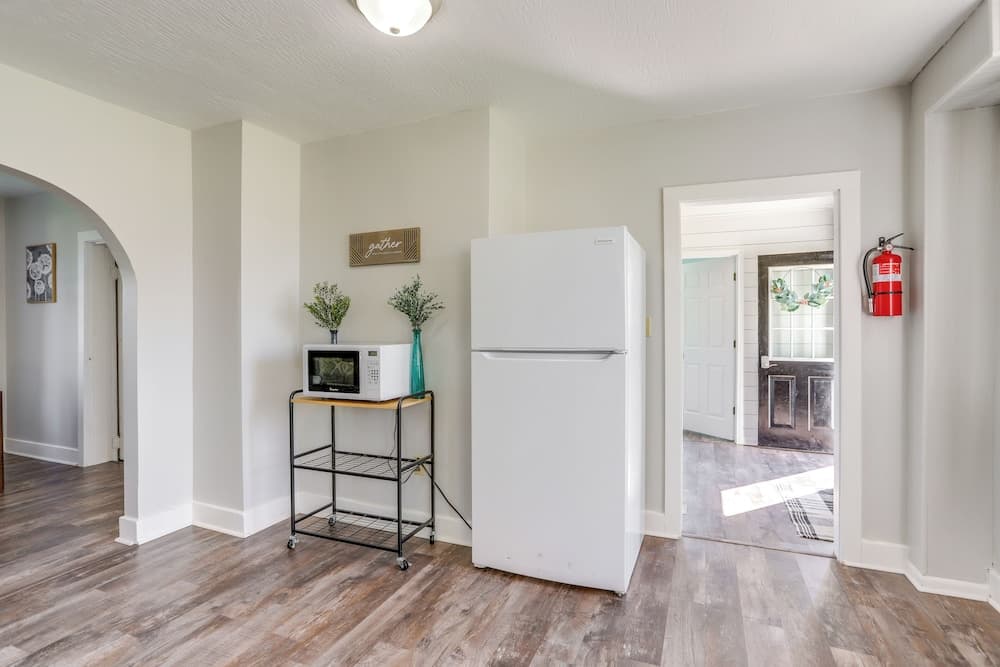 Cozy Greenwich Vacation Rental w/ Fire Pit