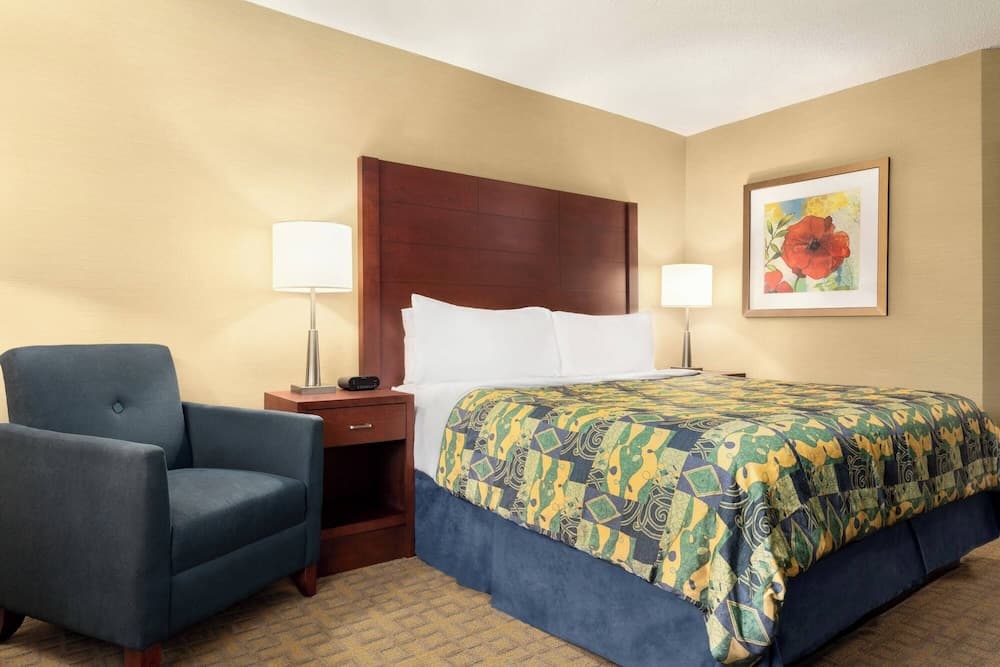 Travelodge by Wyndham Oshawa Whitby