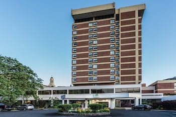 Holiday Inn & Suites Pittsfield-Berkshires, an IHG Hotel