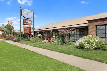 The Settlement Historic Hotel