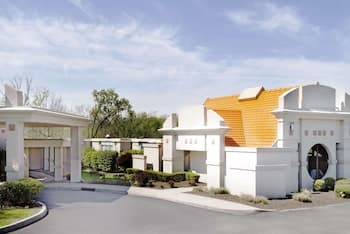 Howard Johnson by Wyndham Newburgh/West Point