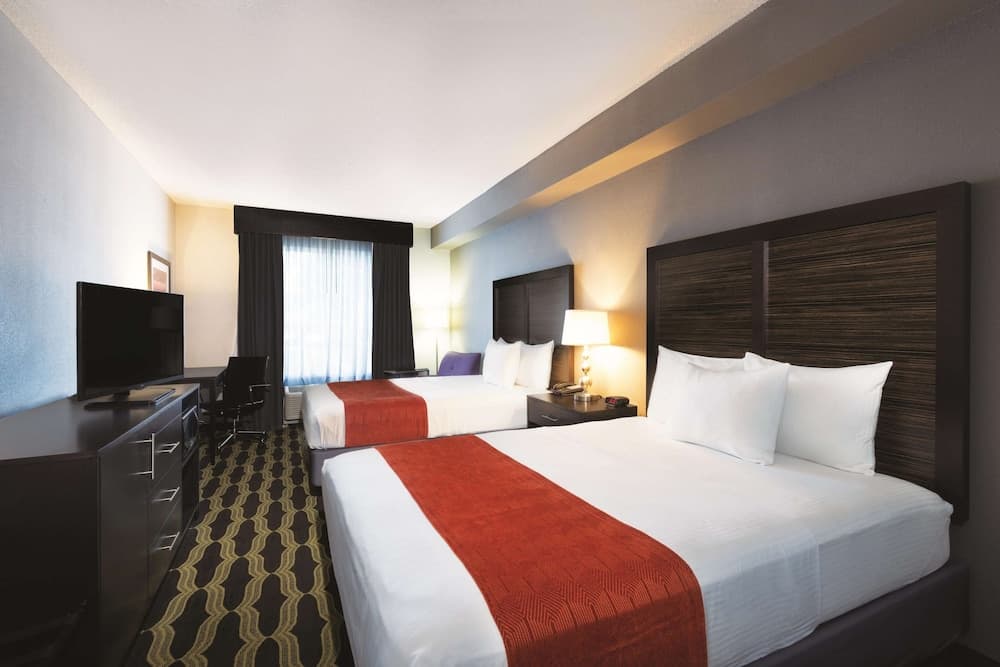 La Quinta Inn & Suites by Wyndham Lynchburg at Liberty Univ.