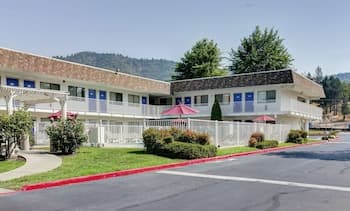 Motel 6 Grants Pass, OR