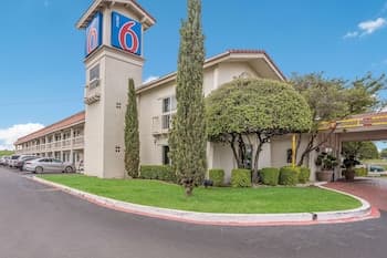 Motel 6 Dallas, TX - Market Center