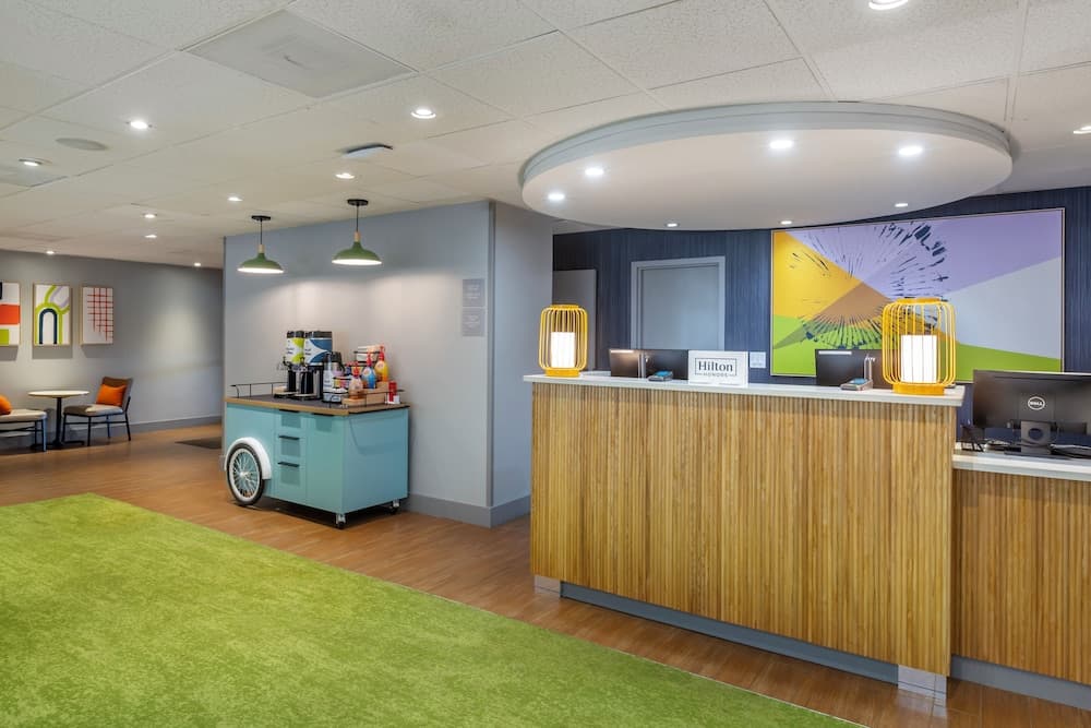 Spark by Hilton Atlanta Airport South College Park