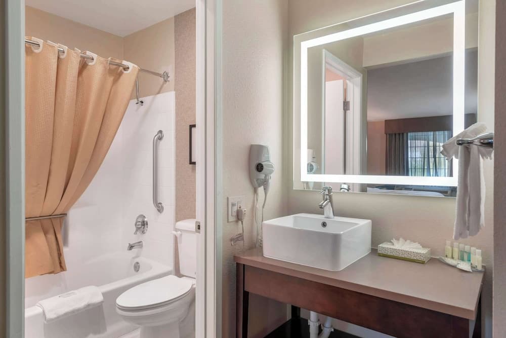 Quality Inn & Suites Camarillo - Oxnard