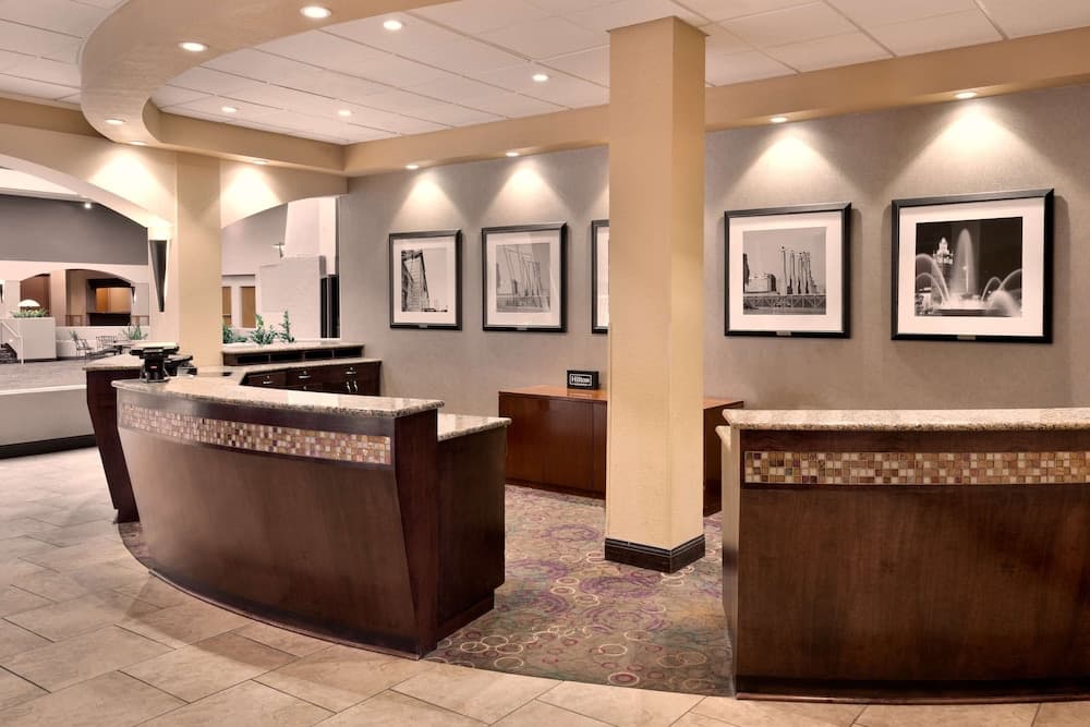 Embassy Suites by Hilton Kansas City International Airport