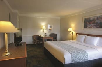 Super 8 by Wyndham Austin South / I-35