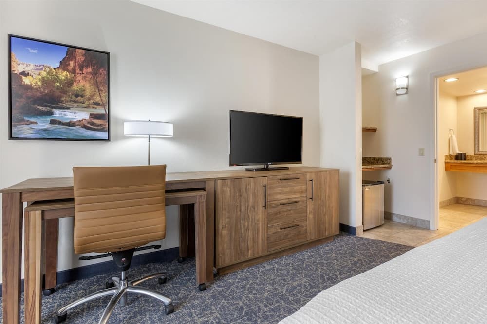 Best Western Plus A Wayfarer's Inn And Suites