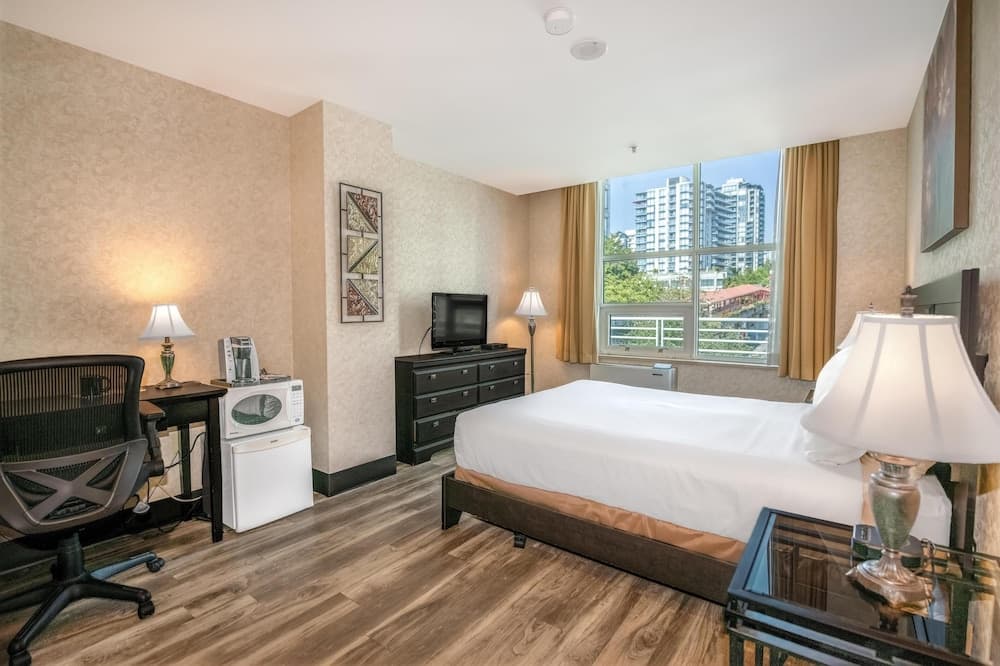 Coast Lonsdale Quay Hotel